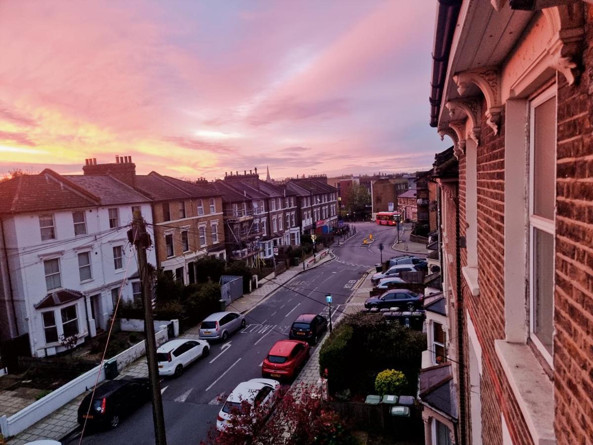Stylish-brockley-entire Place Apartament *